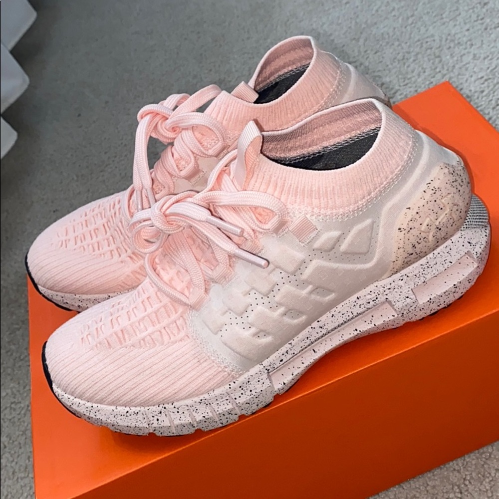 Woman’s under armour phantom running shoes